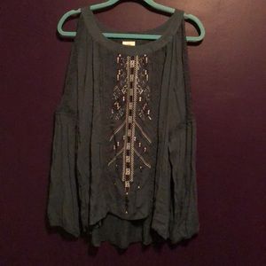 Open shoulder Knox Rose Top